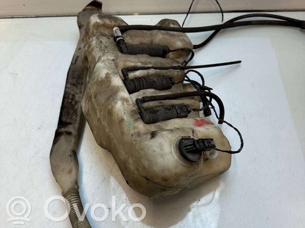 Wischwasserbehälter   E1018812