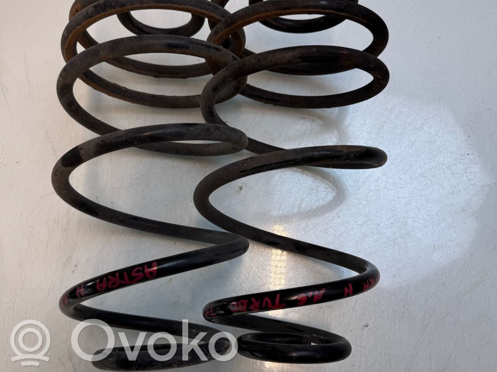 Opel Astra H Sprężyna tylna 