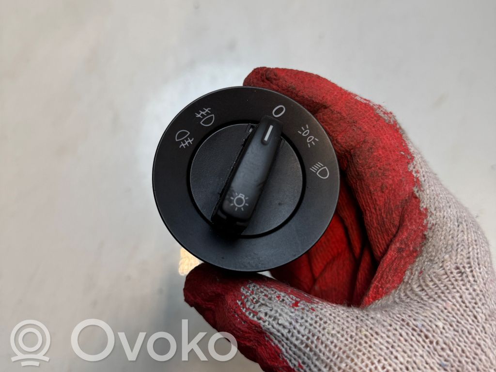 Volkswagen Golf VI Light switch 
