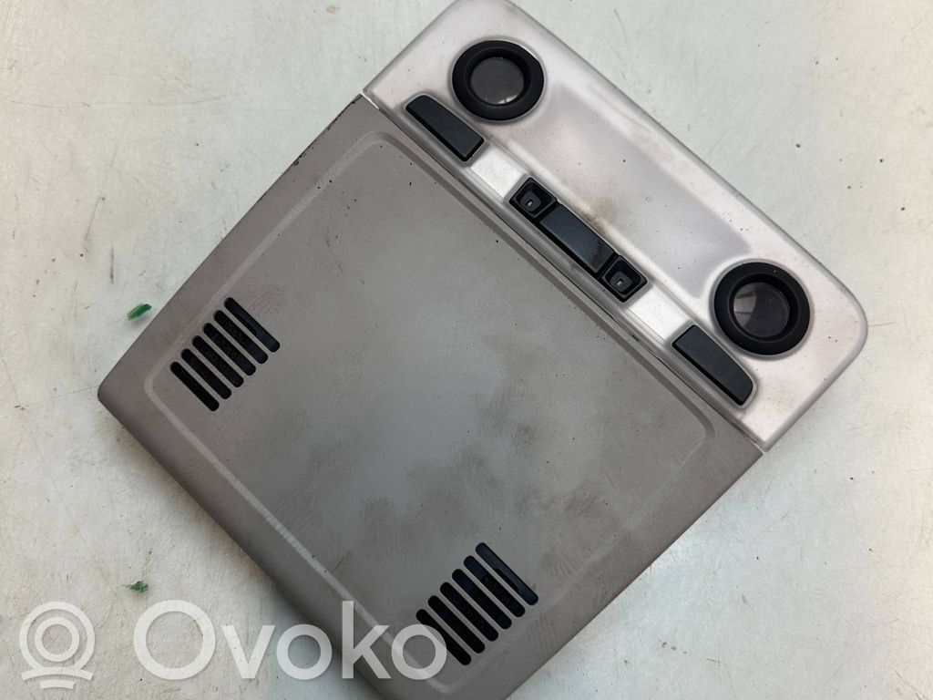 Etuistuimen valo   6976291