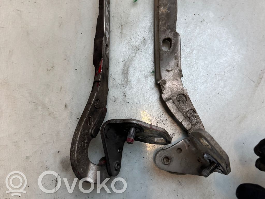 Audi A2 Tailgate/trunk/boot hinge 
