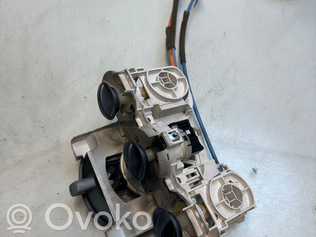 Console centrale, commande chauffage/clim   312