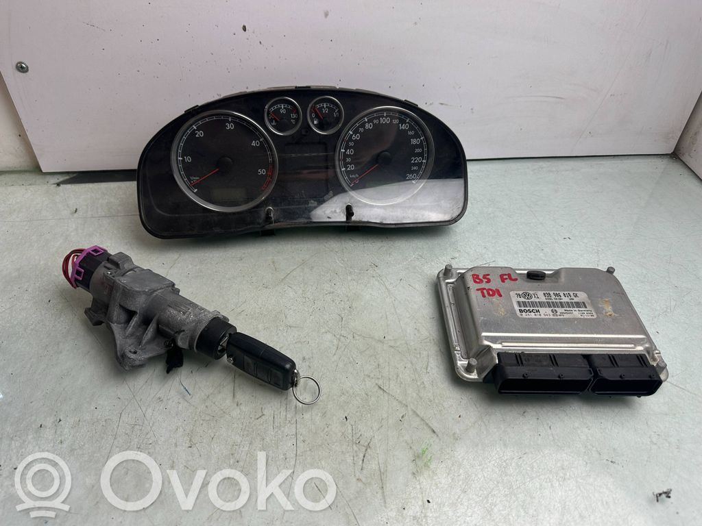 Volkswagen PASSAT B5.5 Unitate/modul de control motor 