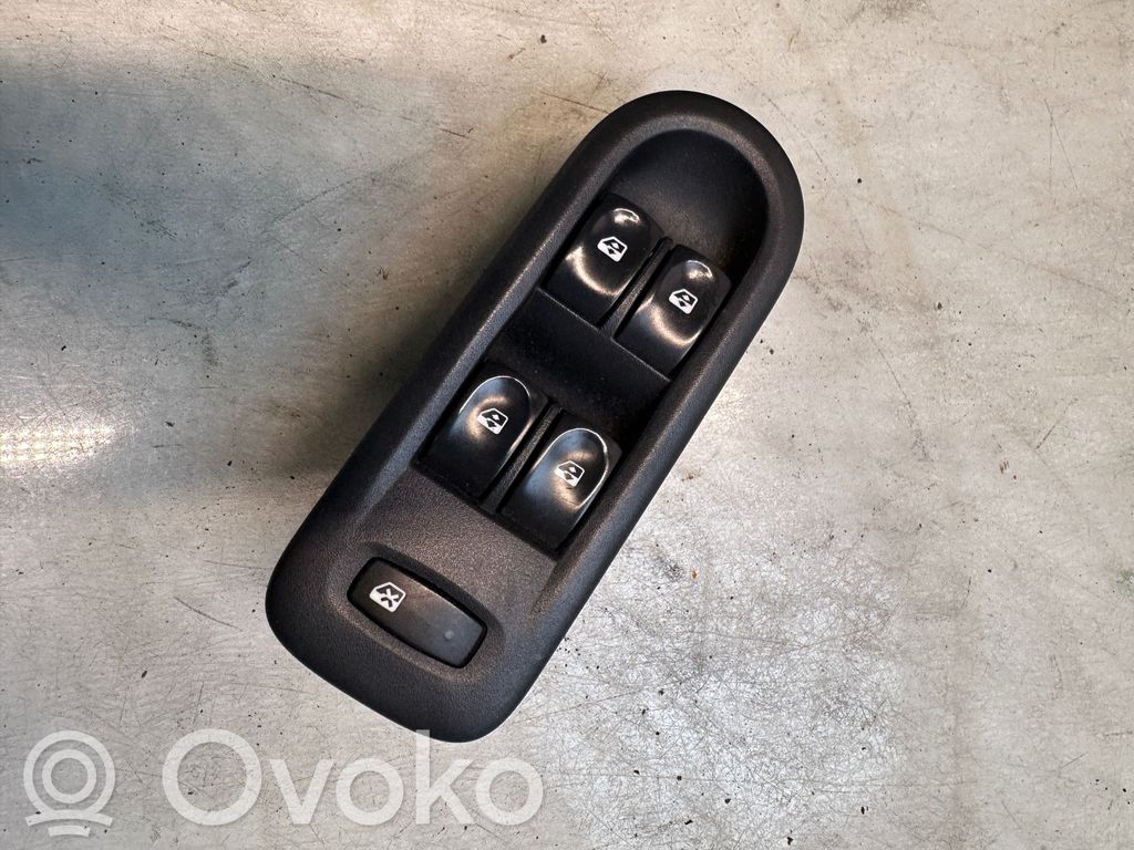 Renault Clio III Electric window control switch 