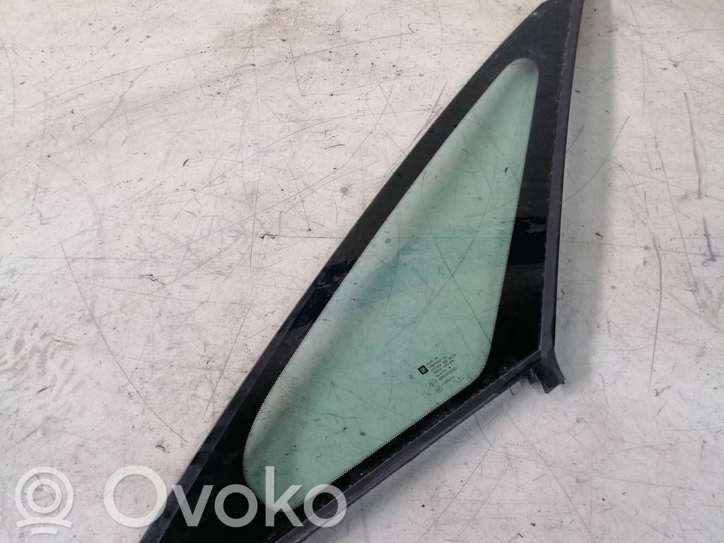 Opel Zafira C Szyba przednia karoseryjna trójkątna 
