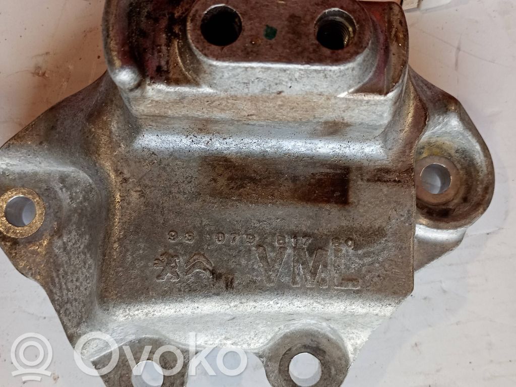 Gearbox mounting bracket   9807981780