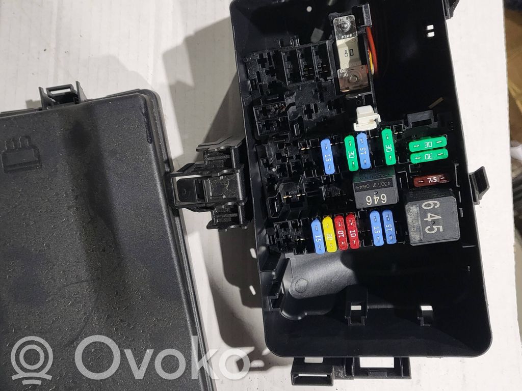 Volkswagen Tiguan Juego de caja de fusibles 
