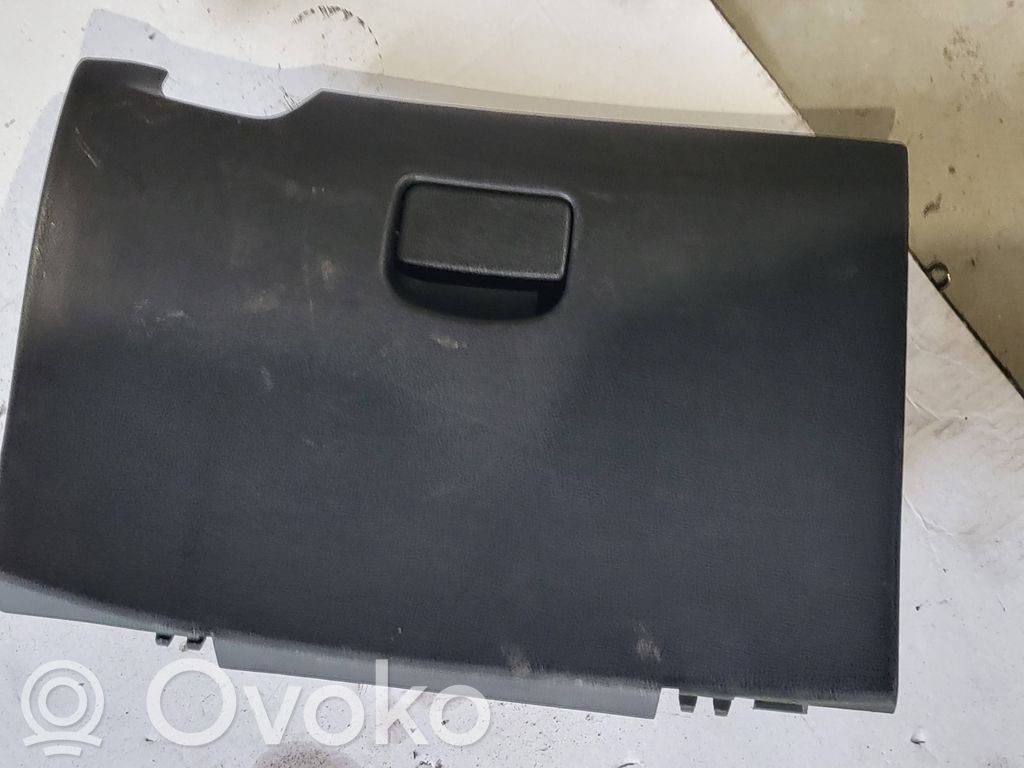 Glove box