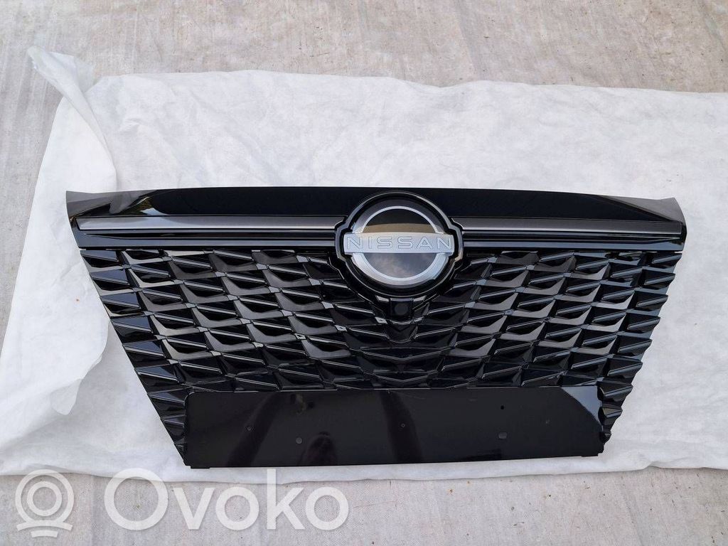 Nissan Qashqai J12 Front bumper upper radiator grill 
