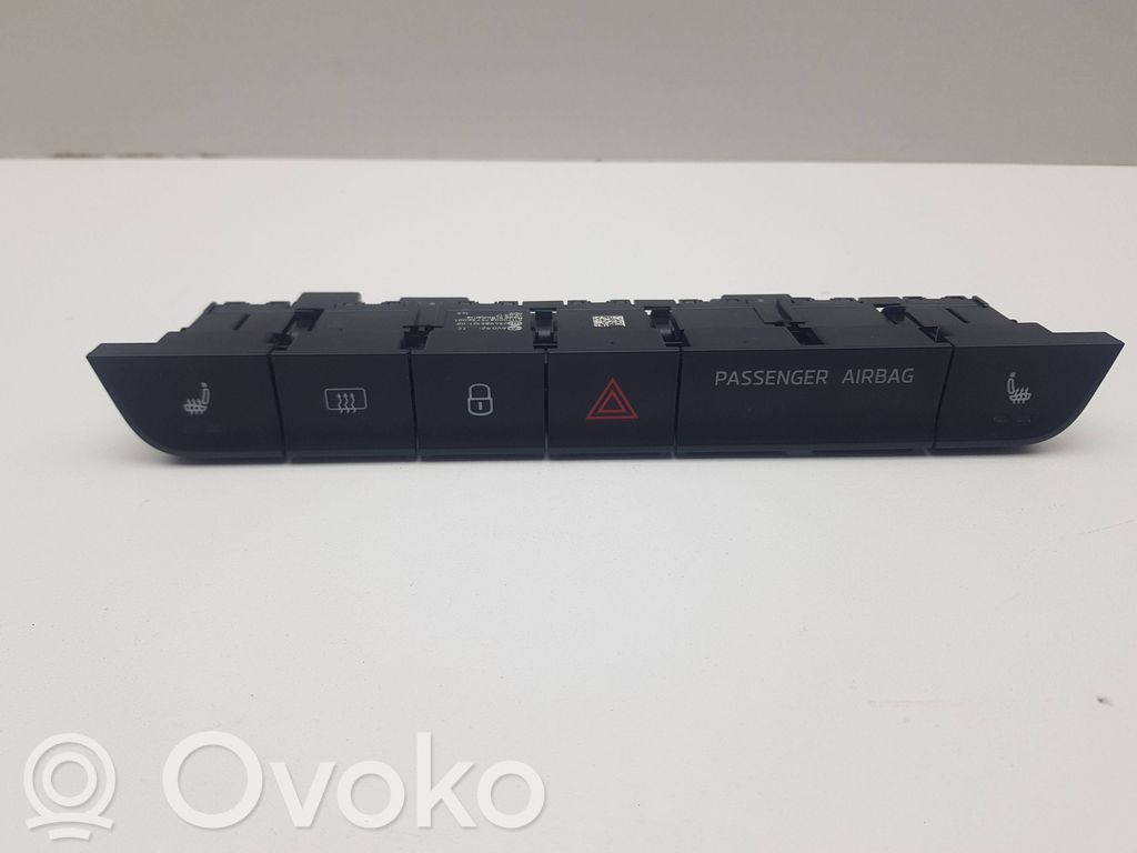 Skoda Fabia Mk3 (NJ) Przycisk świateł awaryjnych 