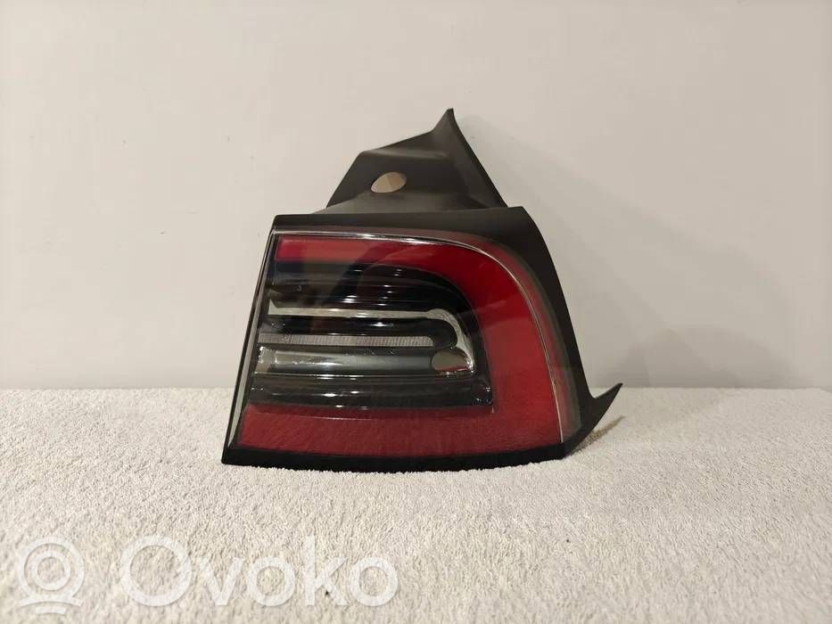 Tesla Model Y Rear/tail lights 