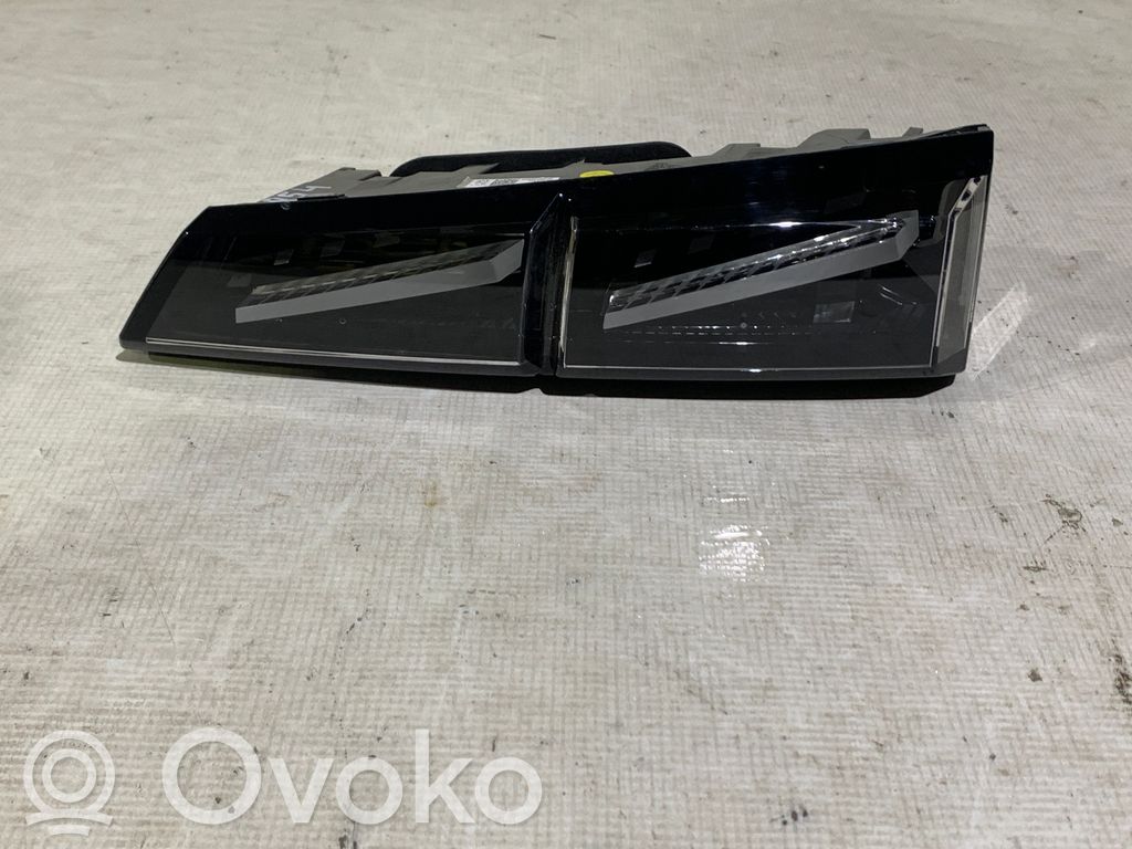 Peugeot 308 Klosze lamp tylnej klapy bagażnika 