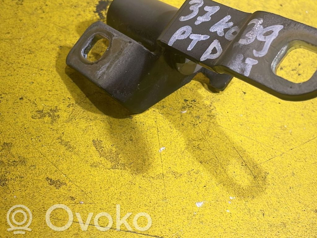 Ford Mondeo MK IV Rear door lower hinge 