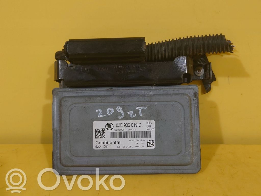 Skoda Fabia Mk2 (5J) Engine control unit/module 