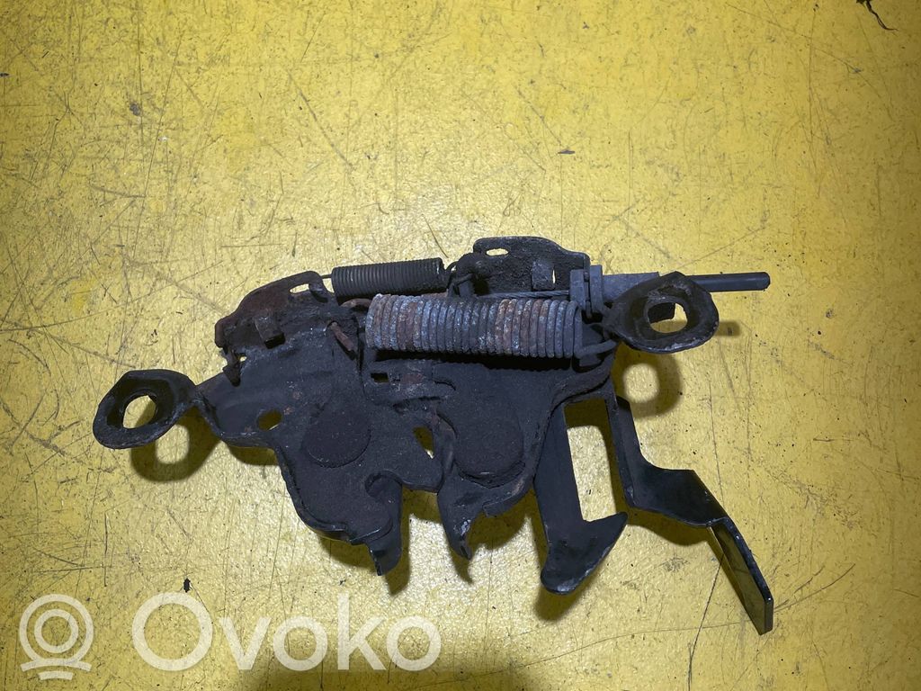 Engine bonnet/hood lock/catch