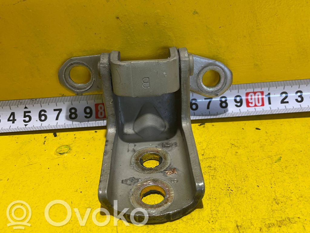 Front door upper hinge   789901234,34567891