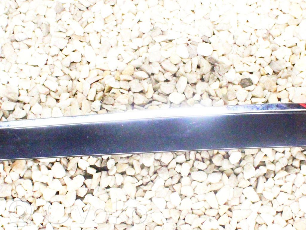 Front bumper splitter molding   7135585