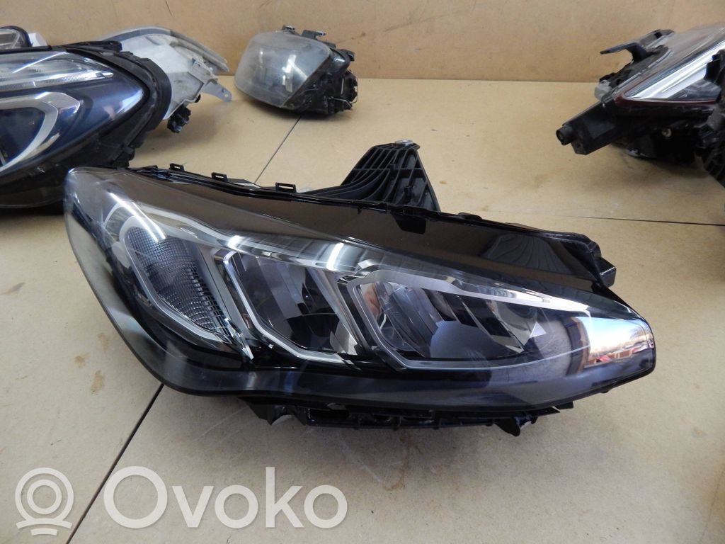BMW 2 Active Tourer U06 Priekinis žibintas 