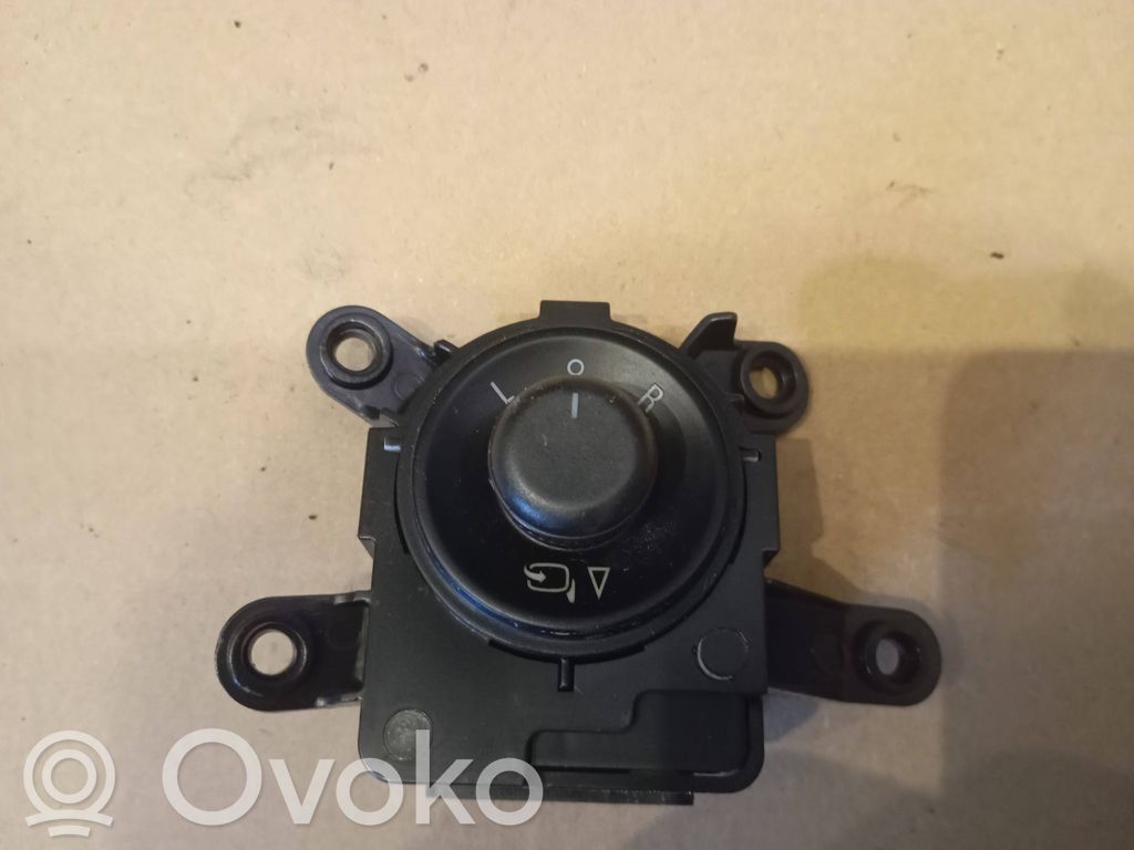 Chevrolet Orlando Przycisk regulacji lusterek bocznych 