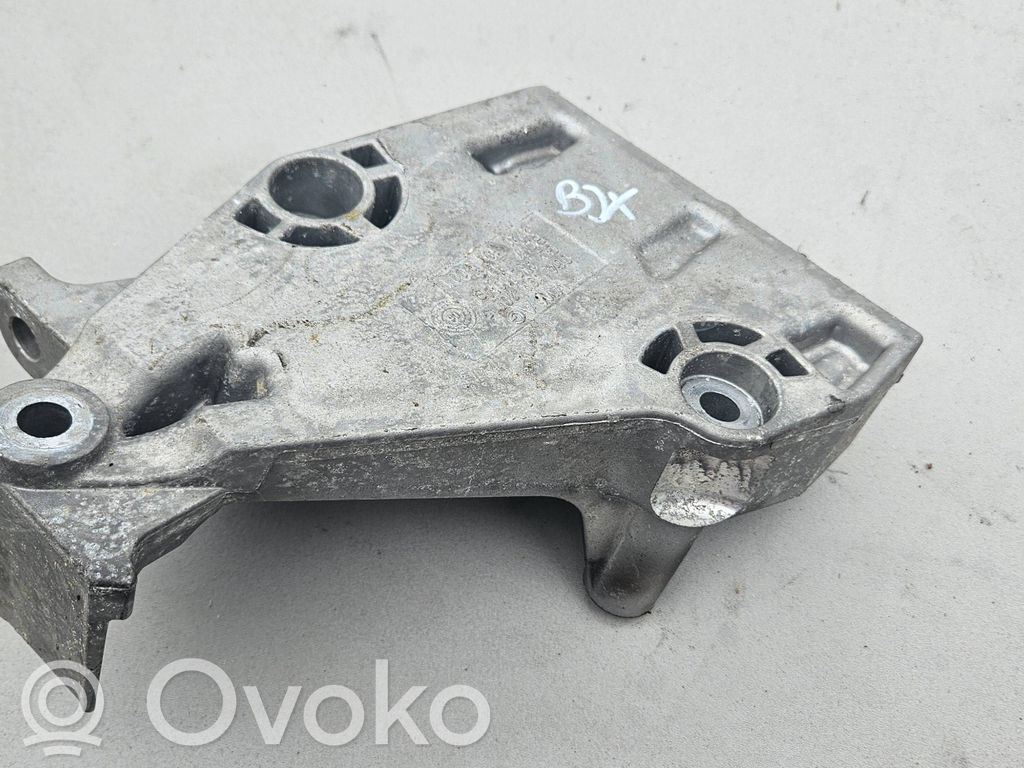 Łapa / Mocowanie silnika   06A199207G