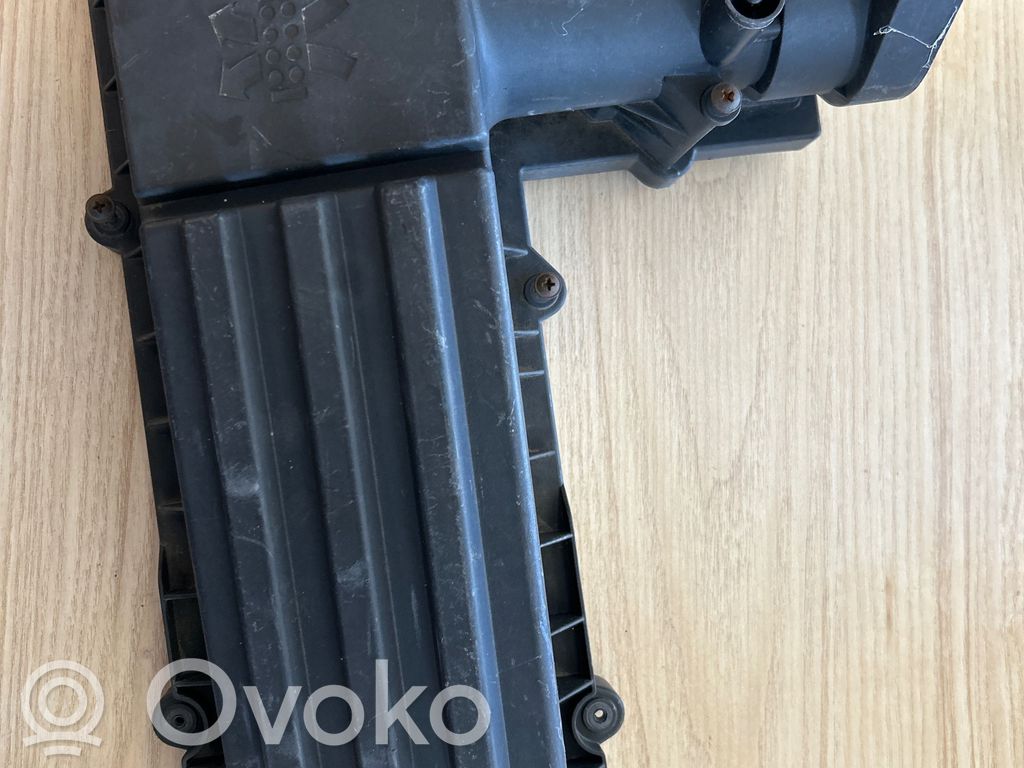 Volkswagen PASSAT B7 Obudowa filtra powietrza 