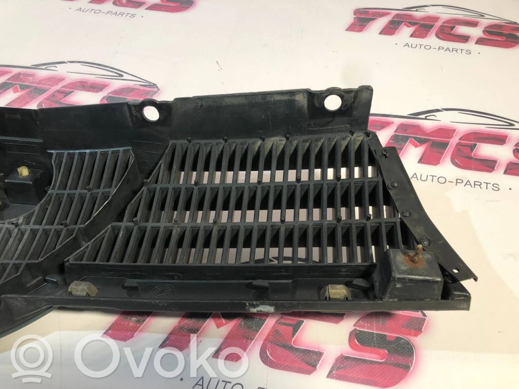 Alfa Romeo 155 Grotelės viršutinės 