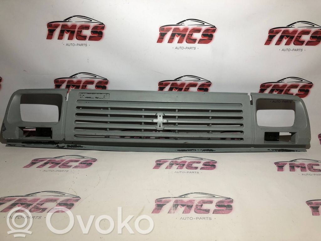 Front grill   7700760900,7700760900
