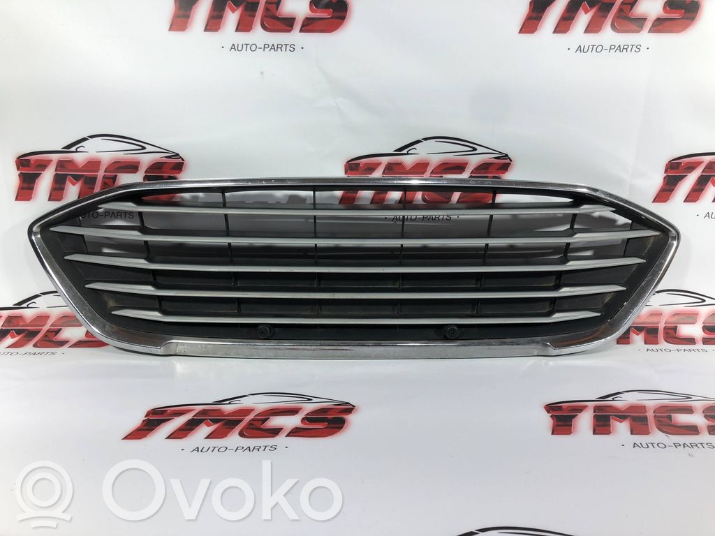 Ford Focus Front bumper upper radiator grill 