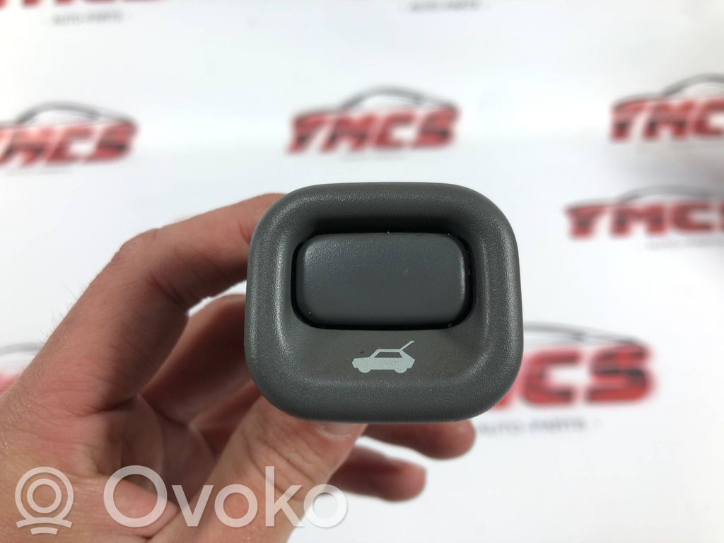 Honda CR-V Interruptor para abrir la puerta trasera 
