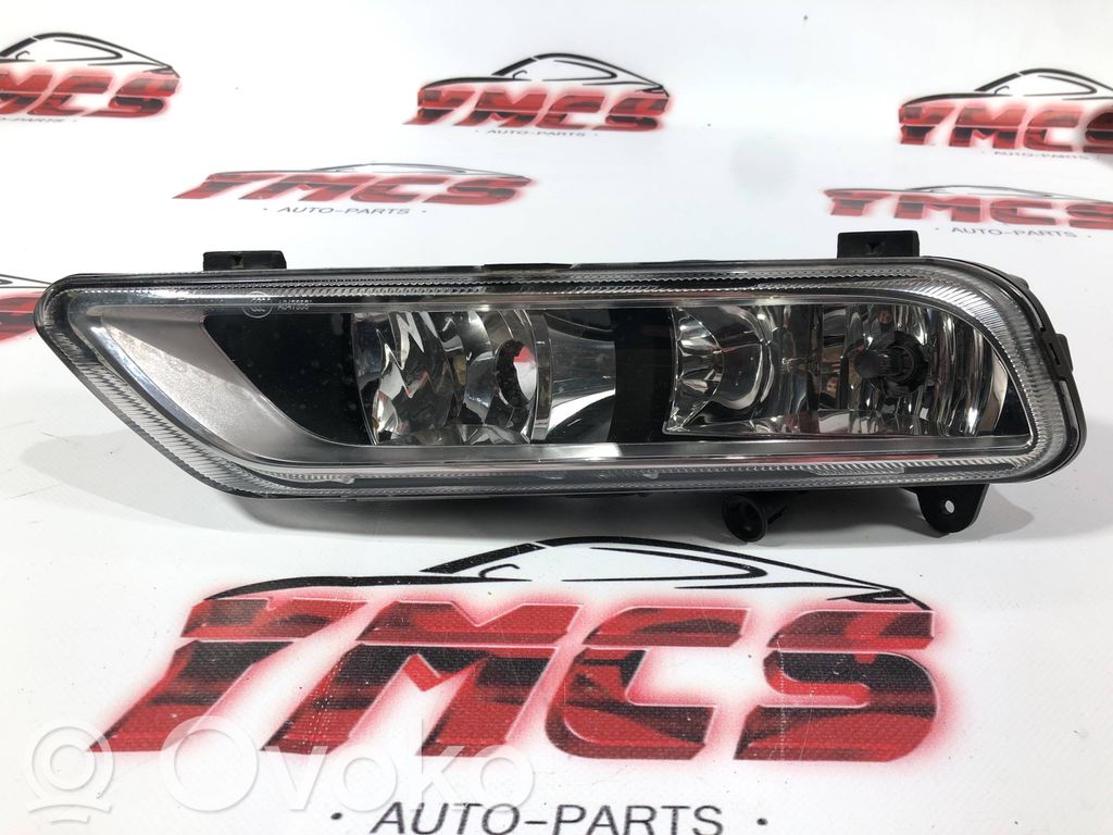 Volkswagen PASSAT B7 Miglas lukturis priekšā 
