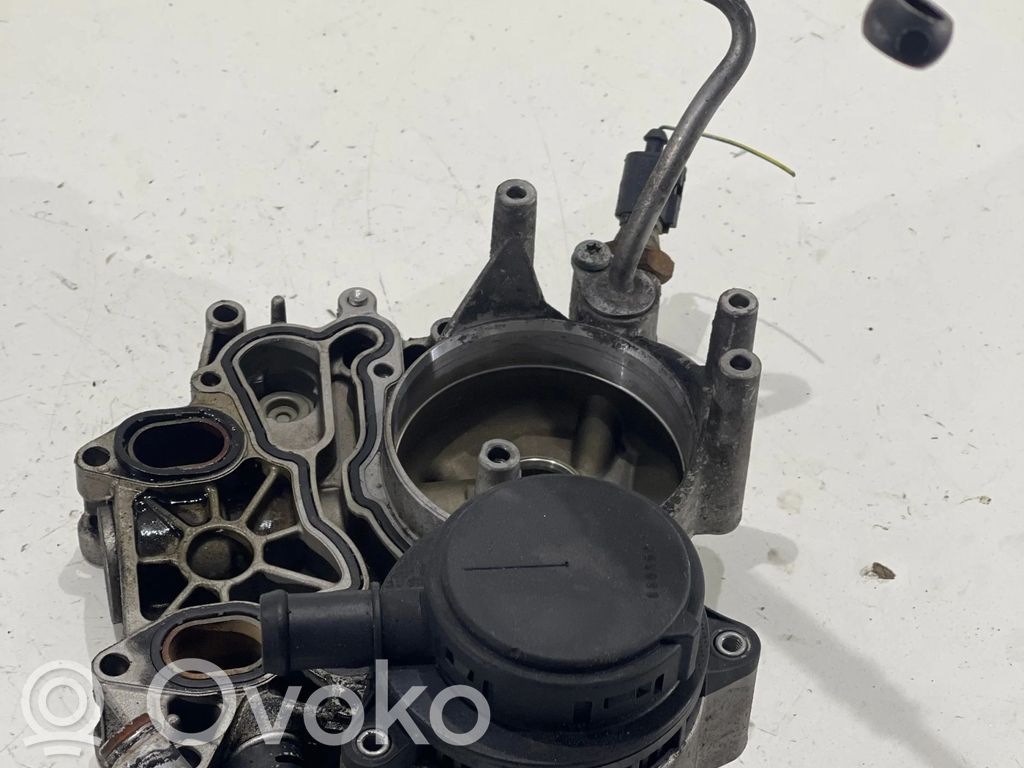 Volkswagen Phaeton Oil filter mounting bracket 