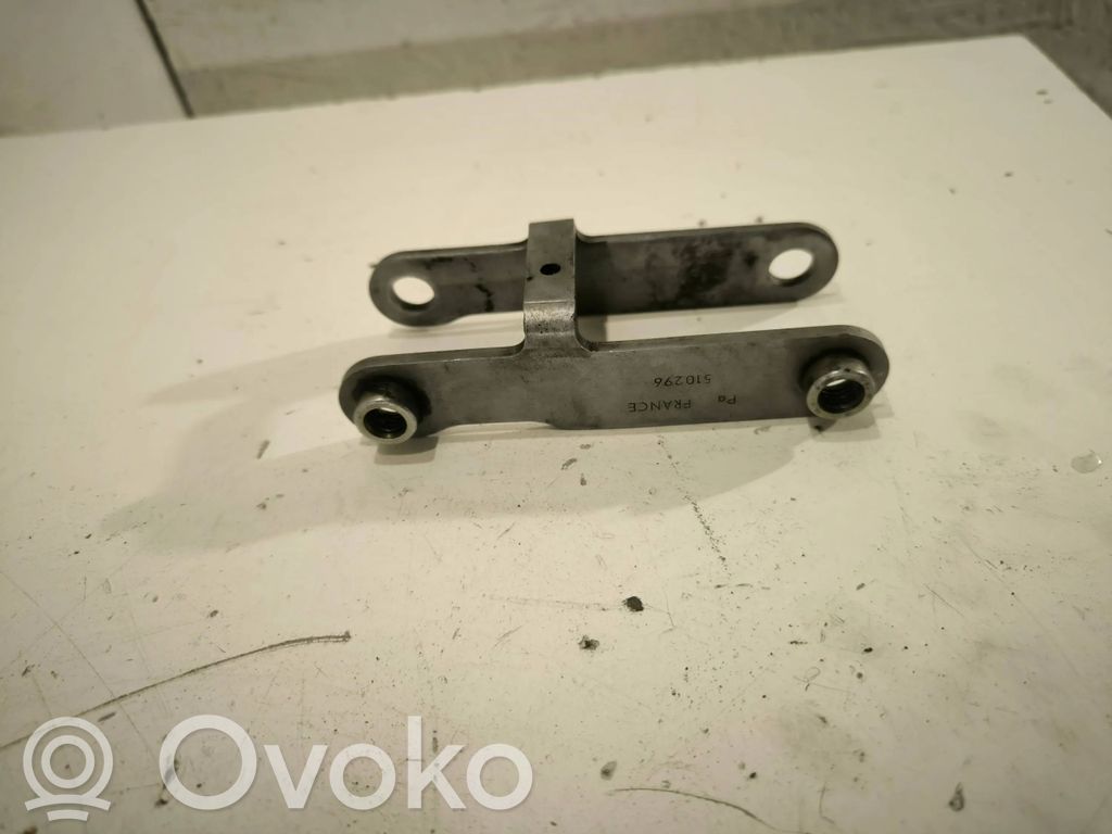 Volvo V50 Engine mounting bracket 