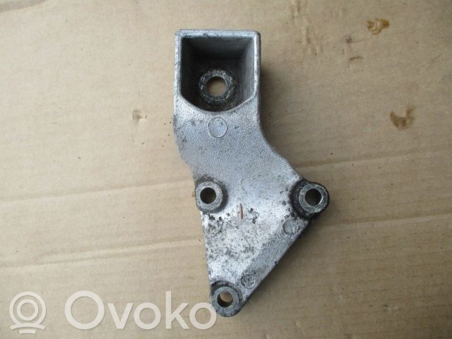 Citroen Xsara Picasso Engine mounting bracket 