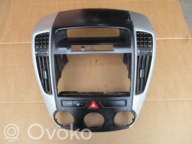 KIA Ceed Radio/GPS head unit trim 