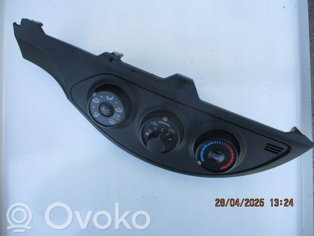 Toyota Yaris Climate control unit 