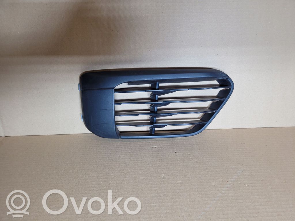 BMW X1 F48 F49 Etupuskurin alempi jäähdytinsäleikkö 