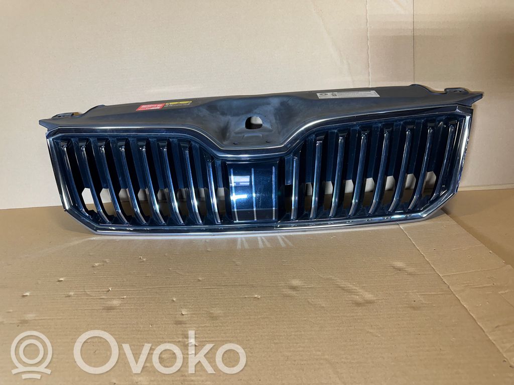 Skoda Superb B8 (3V) Griglia superiore del radiatore paraurti anteriore 