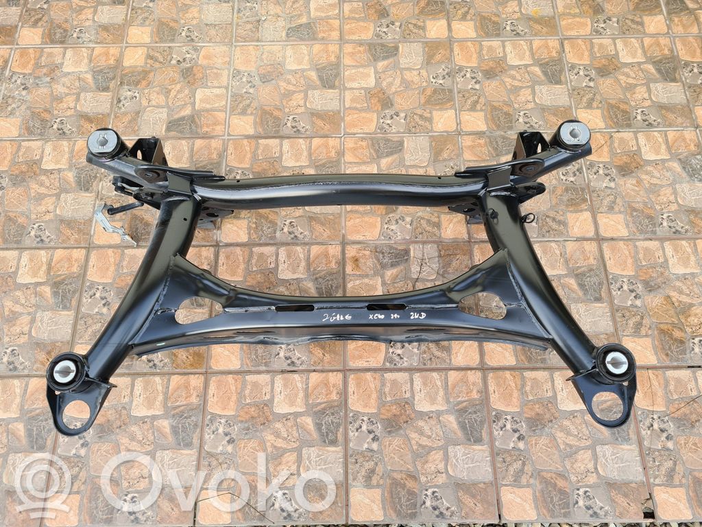 Volvo XC40 Galinis traversas 