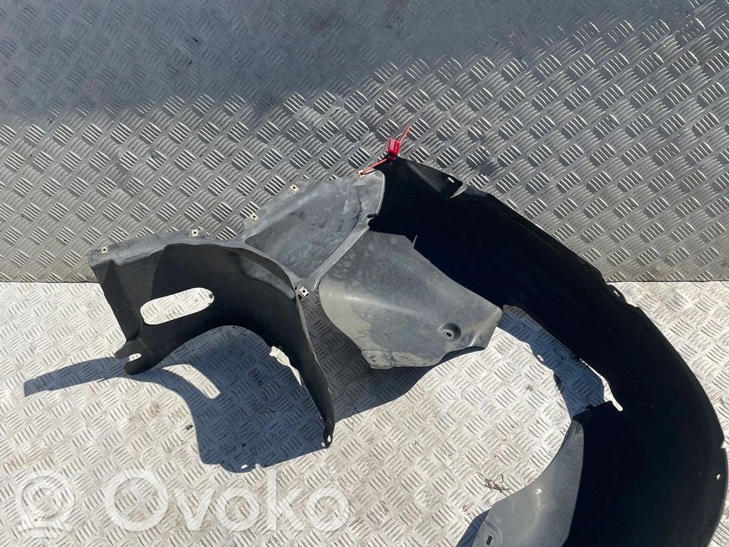 Volkswagen Golf V Etulokasuojan reuna 