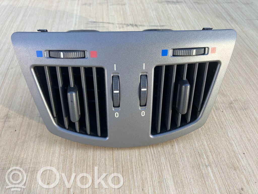 Rear air vent grill   7002395,14121810,8385257