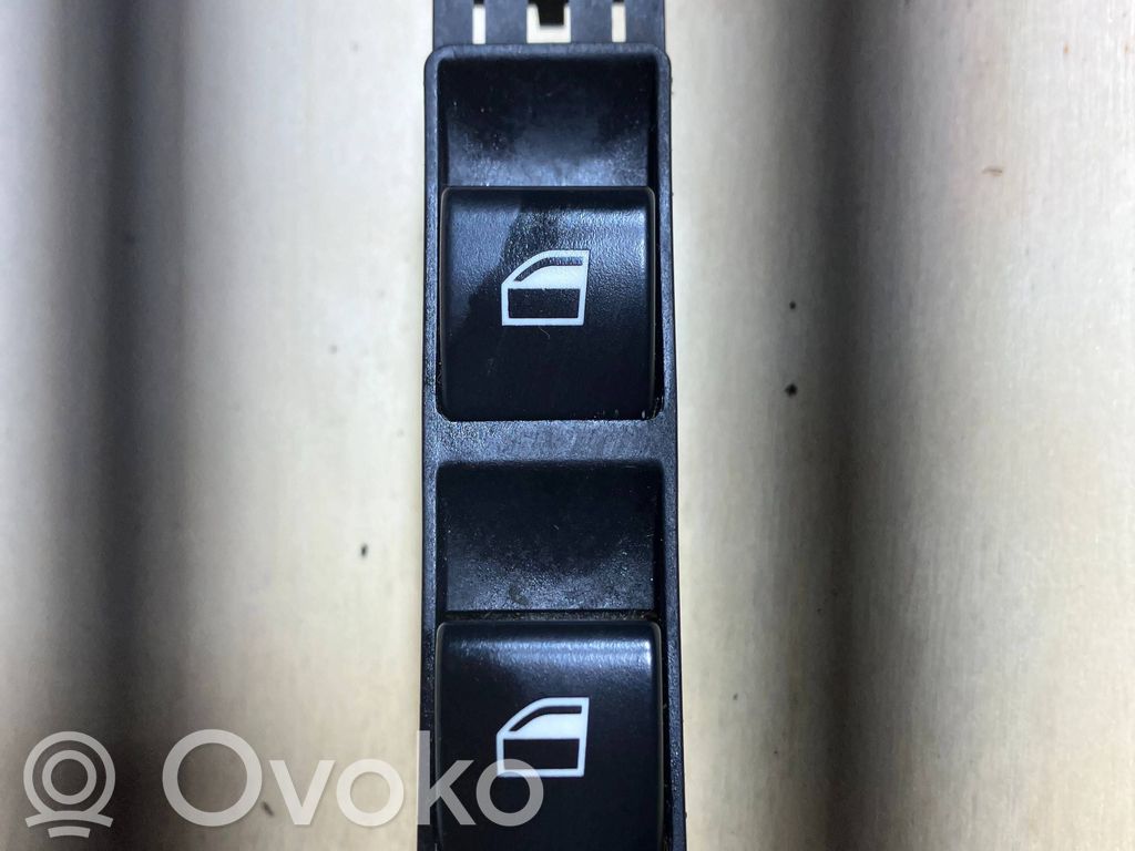 Electric window control switch   61318381514,03120220,PA66GF30