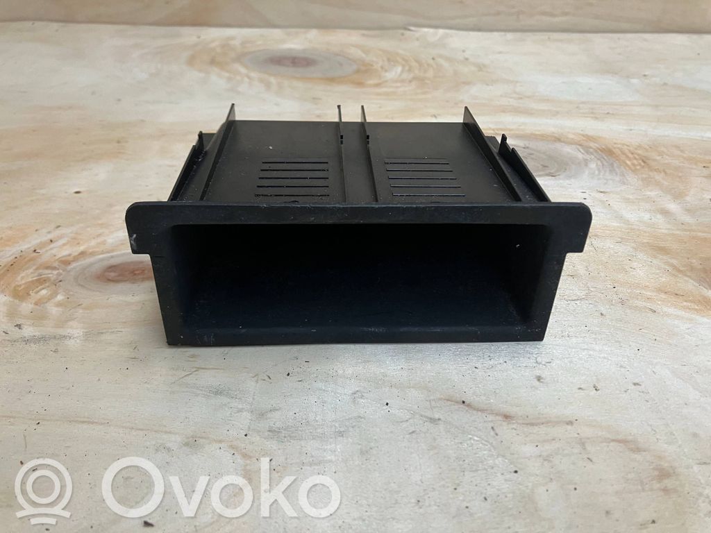 BMW 7 E38 Daiktadėžė 