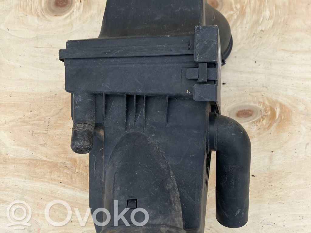 Air filter box   1713637