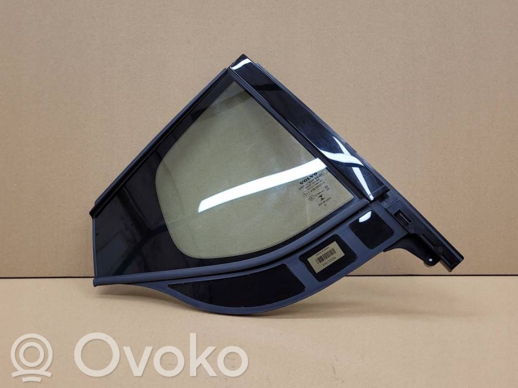 Volvo C40 Szyba przednia karoseryjna trójkątna 