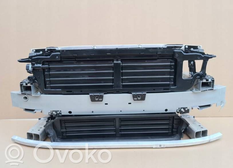Volvo V60 Pas przedni 