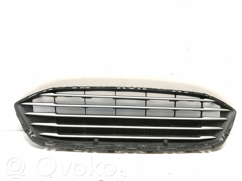 Ford Focus Front bumper upper radiator grill 