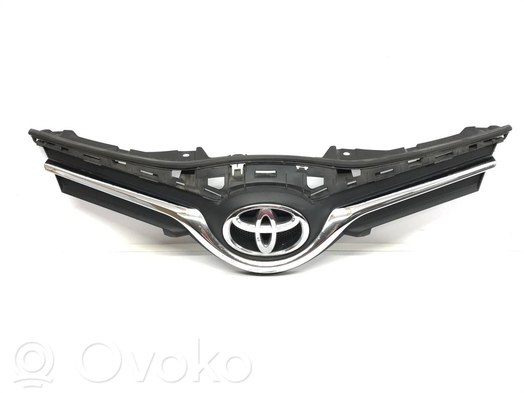 Toyota Yaris Front bumper upper radiator grill 