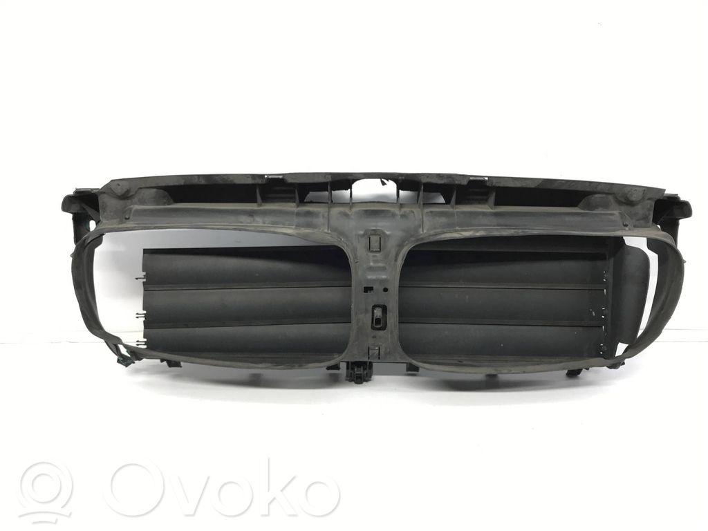 BMW 5 F10 F11 Wlot / Kanał powietrza intercoolera 