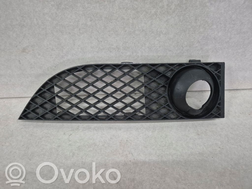 BMW 7 E65 E66 Kratka dolna zderzaka przedniego 