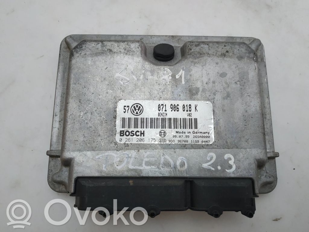 Volkswagen Golf IV Engine control unit/module 